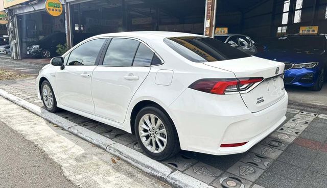 TOYOTA豐田 COROLLA ALTIS HYBRID  第3張相片