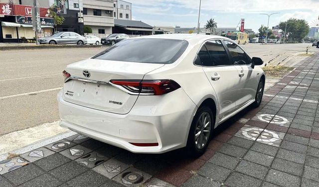 TOYOTA豐田 COROLLA ALTIS HYBRID  第5張相片