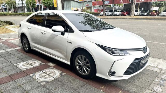 TOYOTA豐田 COROLLA ALTIS HYBRID  第6張相片