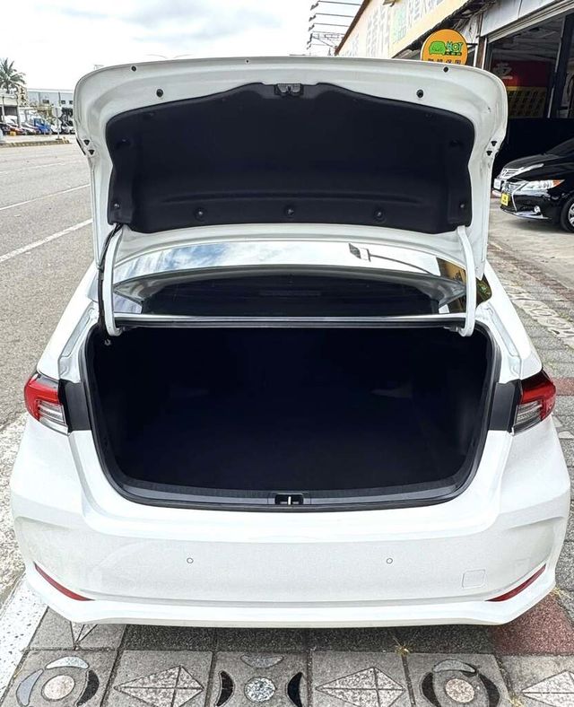 TOYOTA豐田 COROLLA ALTIS HYBRID  第15張相片