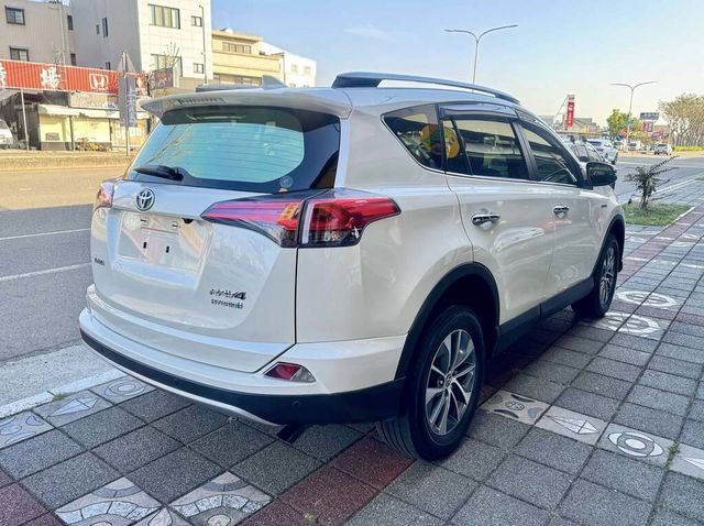 TOYOTA豐田 RAV4  第5張相片