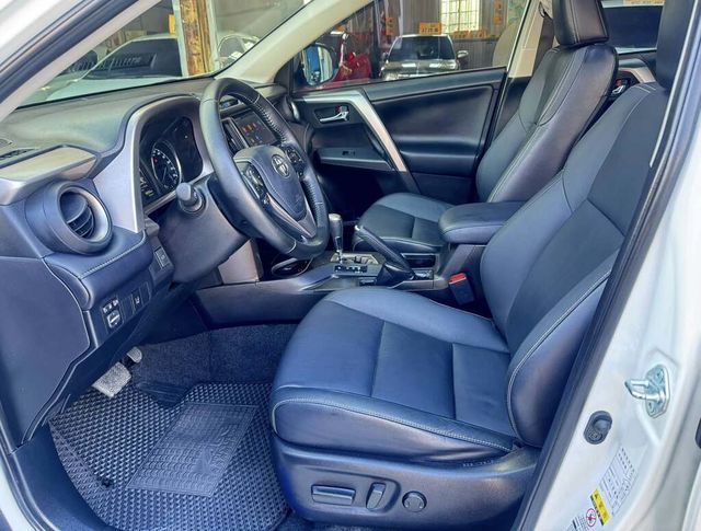 TOYOTA豐田 RAV4  第9張相片