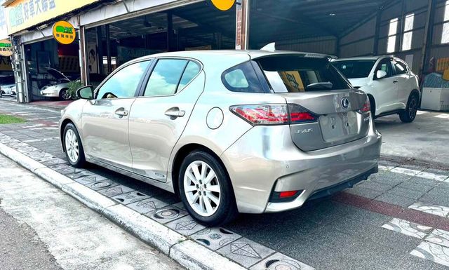 LEXUS凌志 CT200H  第3張相片