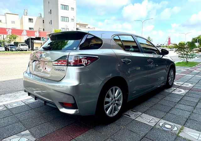 LEXUS凌志 CT200H  第5張相片