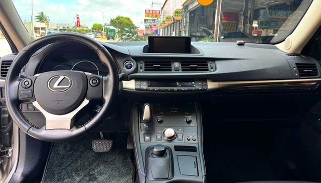 LEXUS凌志 CT200H  第7張相片