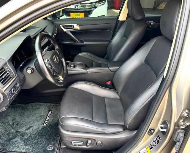 LEXUS凌志 CT200H  第8張相片