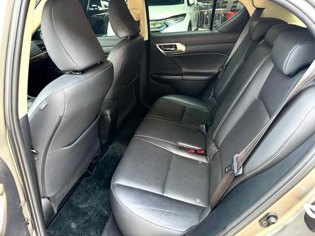 LEXUS凌志 CT200H  第9張相片