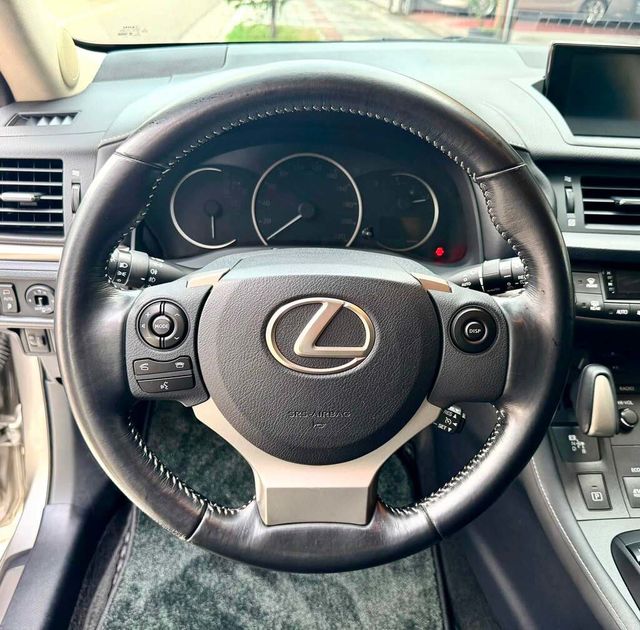 LEXUS凌志 CT200H  第10張相片