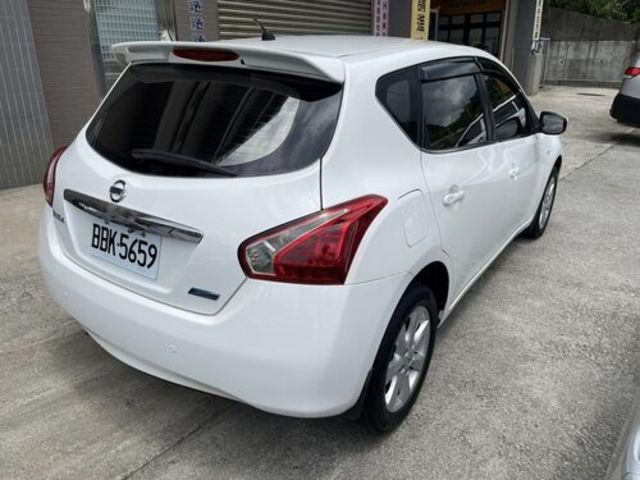 NISSAN日產 TIIDA  第2張相片