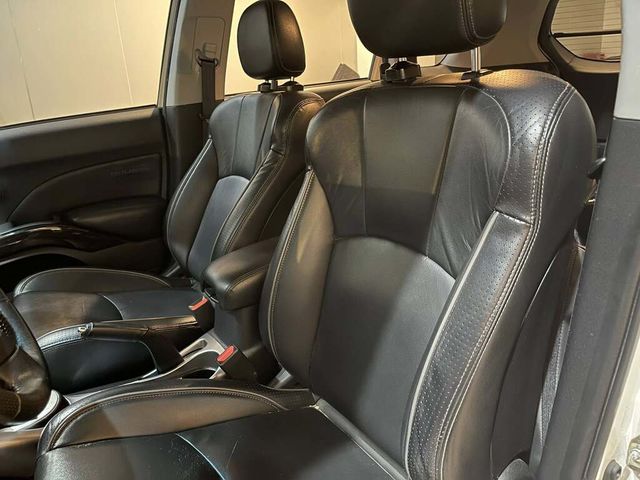 MITSUBISHI三菱 OUTLANDER  第13張相片