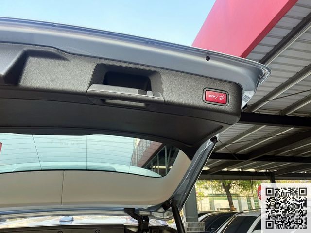 2018 總代理 BENZ GLE250D 4MATIC 2.1 SUV樣式 僅跑7萬多公里 可協助全額貸款等相關事項  第16張相片