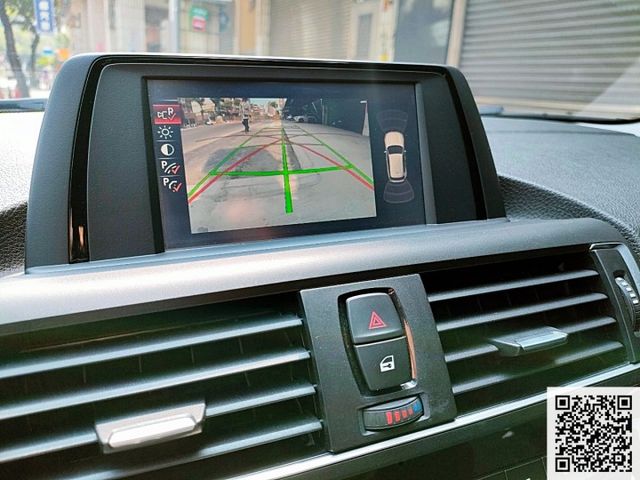 2016 BMW 118i 1.6 小改款後新款1系列小型車 僅跑9萬多公里 市區行駛方便 高速底盤扎實 可全貸  第9張相片