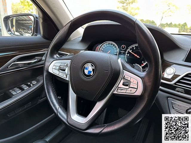 2016 730i 2.0 僅行駛3萬公里 原廠保養 原鈑件 可全額貸款  第14張相片