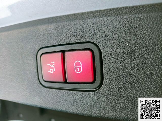 2015 E250 w212 2.0/小改後車型/新車300多萬/現在只要65.8萬/可全額貸款/  第15張相片