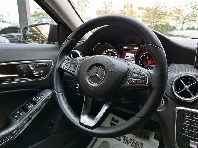 2017 GLA180 1.6/小改款後新式車型/全車原鈑件已認證/可全額貸款/可線上視訊賞車  第12張相片