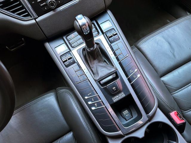 2015 MACAN TURBO 3.6/新車412萬/400匹馬力/市場稀有/原鈑件/可全額貸款  第11張相片