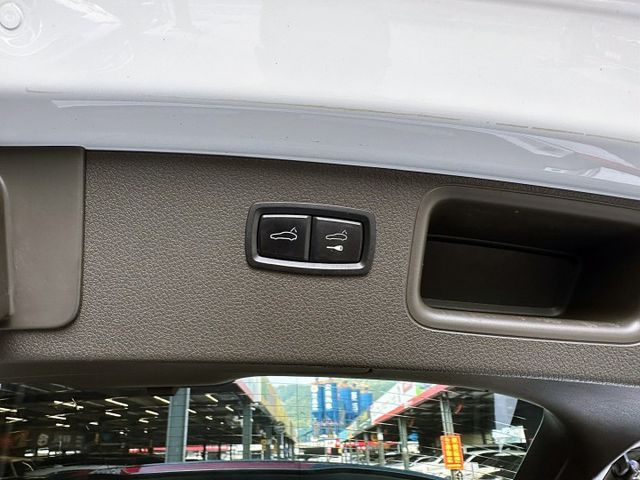 2015 MACAN TURBO 3.6/新車412萬/400匹馬力/市場稀有/原鈑件/可全額貸款  第17張相片