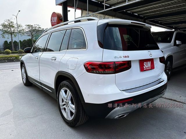2021領牌 總代理 M-BENZ GLB180 1.4/挑戰市場最低價/家庭式休旅車/可全額貸款/可線上視訊賞車  第3張相片