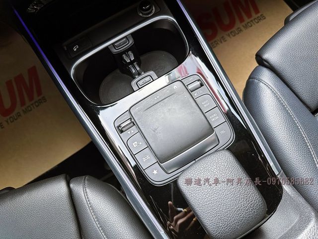 2021領牌 總代理 M-BENZ GLB180 1.4/挑戰市場最低價/家庭式休旅車/可全額貸款/可線上視訊賞車  第13張相片