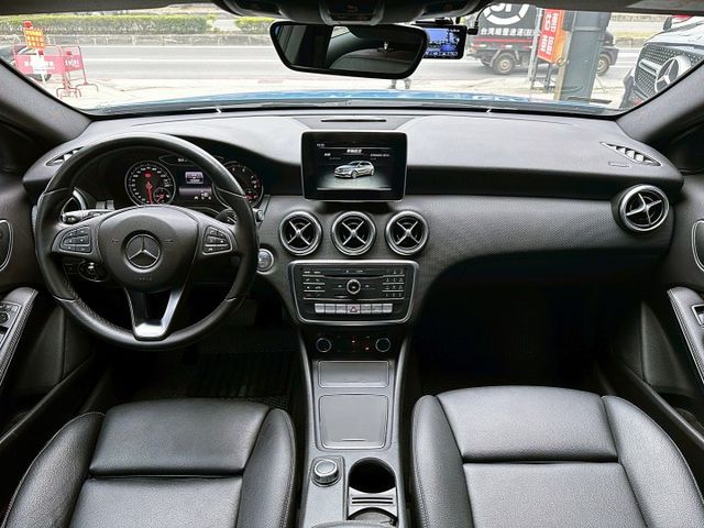 2015 M-BENZ A180 1.6/代步車的價格您可以有更體面的選擇/1.6小排量省油又省稅/可全額貸款  第10張相片