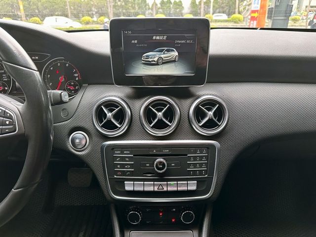 2015 M-BENZ A180 1.6/代步車的價格您可以有更體面的選擇/1.6小排量省油又省稅/可全額貸款  第11張相片