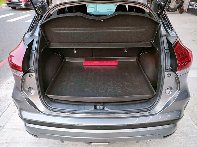 2024 Nissan Kicks 1.6旗艦版/僅行駛9千多公里/準新車的車況/二手車的優惠/原廠新車保固/原鈑件  第17張相片