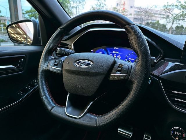 2020 FORD KUGA ST-LINE 2.0/最頂級版本/里程雖高但價格非常便宜/可全額貸款/可線上視訊賞車  第14張相片