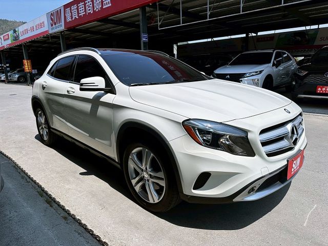 2016 M-BENZ GLA250 2.0/僅行駛9萬多公里/2.0排量有力不重拖/可全額貸款/可線上視訊賞車  第2張相片