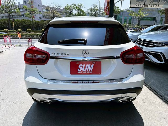 2016 M-BENZ GLA250 2.0/僅行駛9萬多公里/2.0排量有力不重拖/可全額貸款/可線上視訊賞車  第6張相片