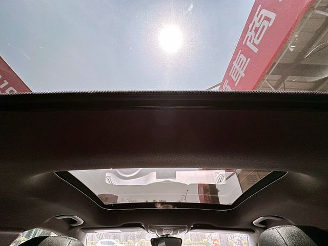 2016 M-BENZ GLA250 2.0/僅行駛9萬多公里/2.0排量有力不重拖/可全額貸款/可線上視訊賞車  第8張相片