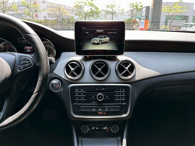 2016 M-BENZ GLA250 2.0/僅行駛9萬多公里/2.0排量有力不重拖/可全額貸款/可線上視訊賞車  第10張相片