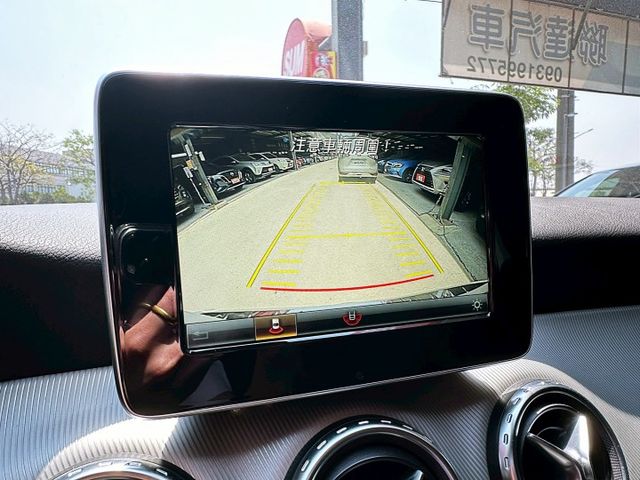 2016 M-BENZ GLA250 2.0/僅行駛9萬多公里/2.0排量有力不重拖/可全額貸款/可線上視訊賞車  第11張相片