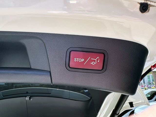 2016 M-BENZ GLA250 2.0/僅行駛9萬多公里/2.0排量有力不重拖/可全額貸款/可線上視訊賞車  第18張相片