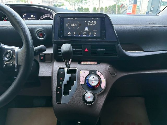 2022 Toyota Sienta 1.8/里程稍高但都在原廠保養/新車原廠保固中/可全額貸款/可線上視訊賞車  第8張相片