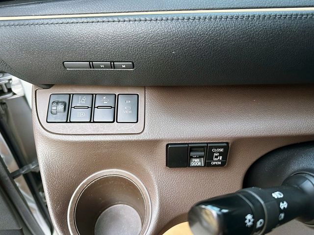 2022 Toyota Sienta 1.8/里程稍高但都在原廠保養/新車原廠保固中/可全額貸款/可線上視訊賞車  第11張相片