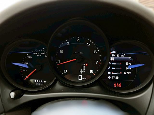 2021 Porsche Macan 2.0T/新車加選配308萬元/一線尾燈馬肯/可全額貸款/可線上視訊賞車  第15張相片