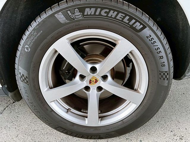 2021 Porsche Macan 2.0T/新車加選配308萬元/一線尾燈馬肯/可全額貸款/可線上視訊賞車  第17張相片