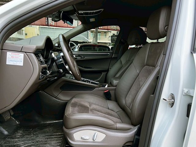 2021 Porsche Macan 2.0T/新車加選配308萬元/一線尾燈馬肯/可全額貸款/可線上視訊賞車  第18張相片