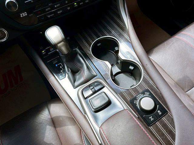 2016 LEXUS RX350 3.5/超低里程僅行駛4萬多公里/原版件已認證/配備滿/可全額貸款/  第13張相片