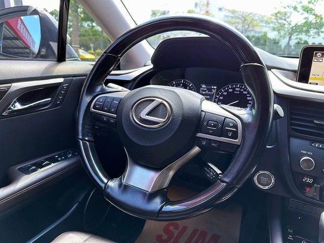 2016 LEXUS RX350 3.5/超低里程僅行駛4萬多公里/原版件已認證/配備滿/可全額貸款/  第14張相片