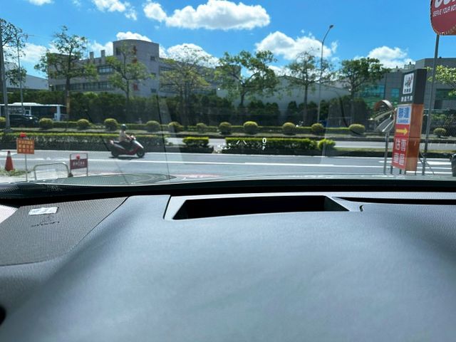 2016 LEXUS RX350 3.5/超低里程僅行駛4萬多公里/原版件已認證/配備滿/可全額貸款/  第16張相片
