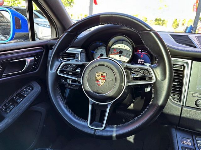 2017 PORSCHE MACAN GTS 3.0/僅行駛6萬多公里/全車原廠保養/新車加選配近400萬/可全額貸款  第12張相片