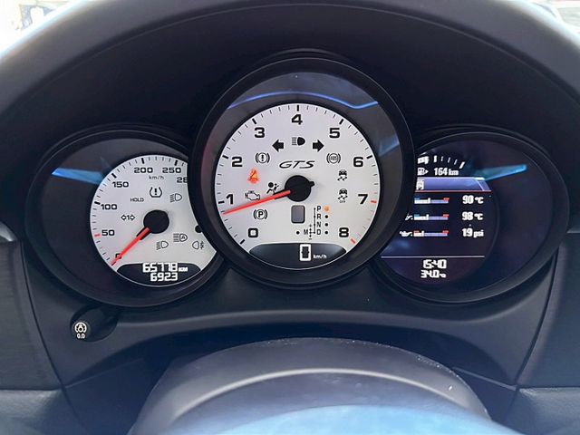 2017 PORSCHE MACAN GTS 3.0/僅行駛6萬多公里/全車原廠保養/新車加選配近400萬/可全額貸款  第13張相片