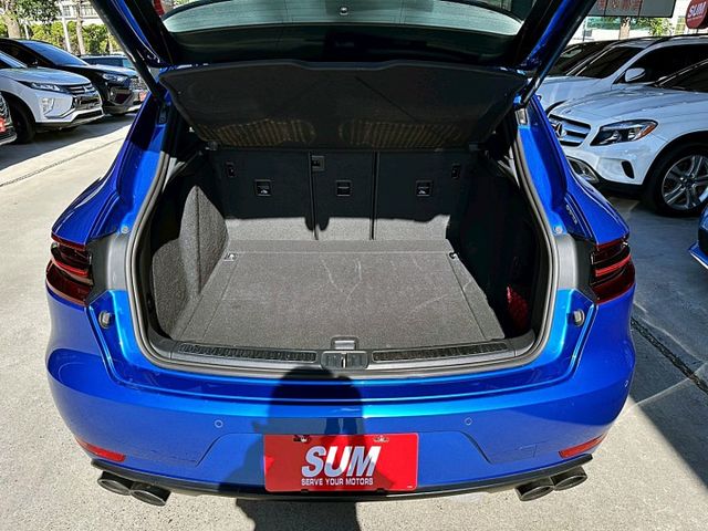 2017 PORSCHE MACAN GTS 3.0/僅行駛6萬多公里/全車原廠保養/新車加選配近400萬/可全額貸款  第16張相片