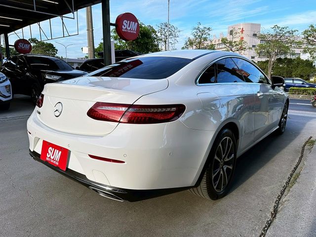 2019領牌 總代理 E300 COUPE 2.0/稀有雙門版本/僅行駛4萬多公里/新車345萬/現在入手最優惠  第3張相片