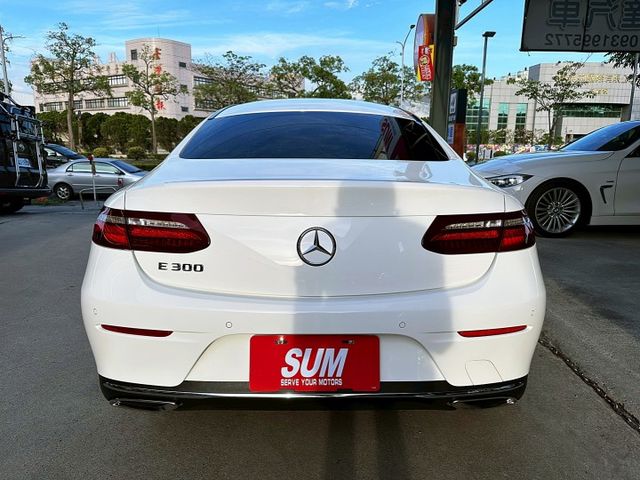 2019領牌 總代理 E300 COUPE 2.0/稀有雙門版本/僅行駛4萬多公里/新車345萬/現在入手最優惠  第6張相片