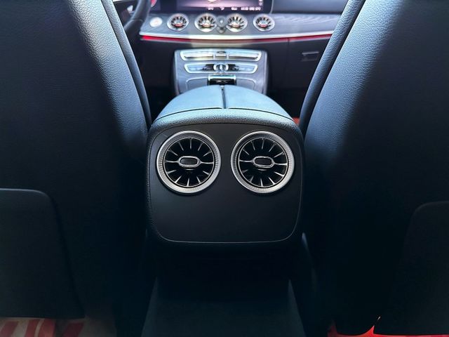 2019領牌 總代理 E300 COUPE 2.0/稀有雙門版本/僅行駛4萬多公里/新車345萬/現在入手最優惠  第10張相片