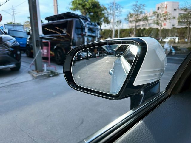 2019領牌 總代理 E300 COUPE 2.0/稀有雙門版本/僅行駛4萬多公里/新車345萬/現在入手最優惠  第17張相片