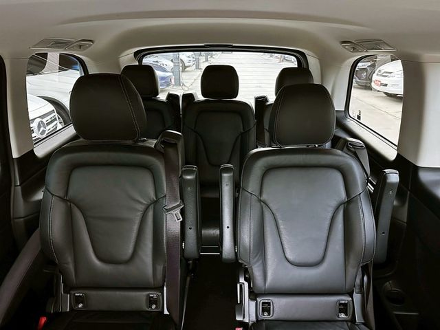 超低里程僅行駛5萬公里/七人座進口商務車/一台車載全家人/可全額貸款/可線上視訊賞車  第8張相片