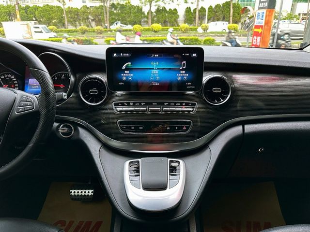 超低里程僅行駛5萬公里/七人座進口商務車/一台車載全家人/可全額貸款/可線上視訊賞車  第9張相片